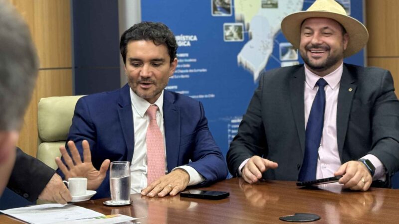 Deputado Geraldo Mendes e ministro do Turismo reforçam apoio ao Paraná na Marcha dos Prefeitos