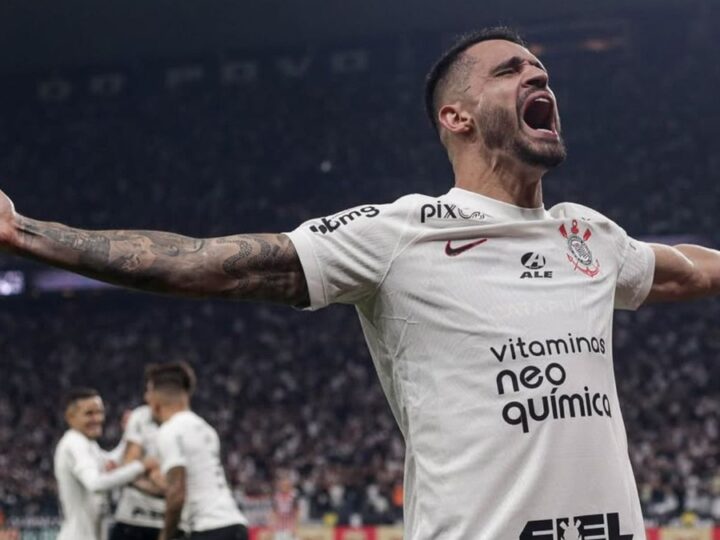 Renato Augusto se despede do futebol como ídolo do Corinthians