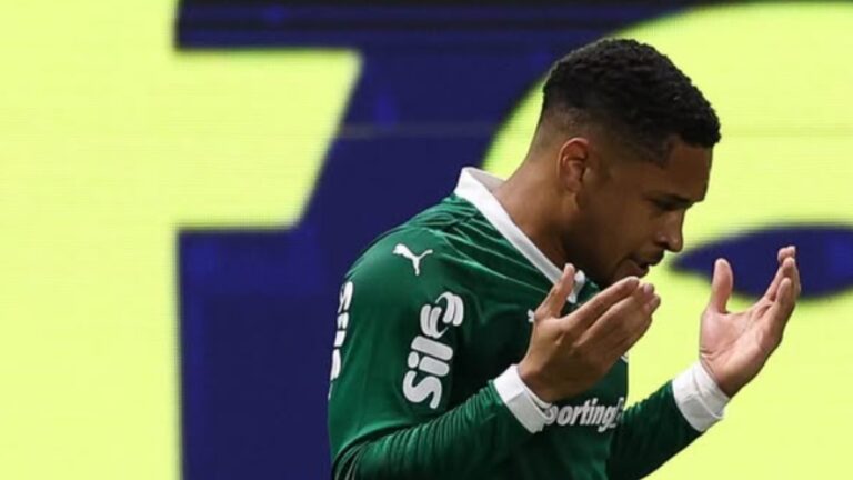 Palmeiras vence Internacional com show de Vitor Roque