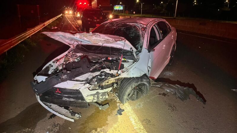 Acidente na BR-369 deixa carro destruído em Corbélia