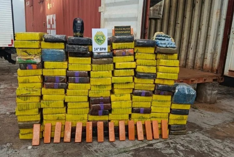 Polícia apreende 1,1 tonelada de maconha na BR-277