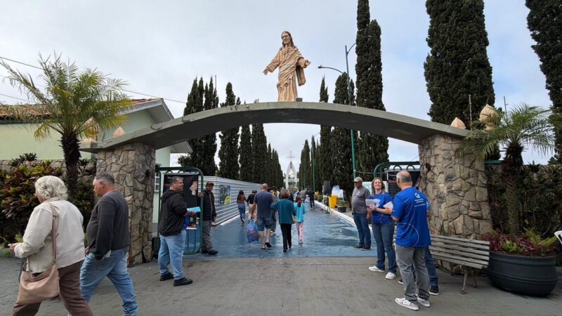Reflexão e homenagens no Dia de Finados
