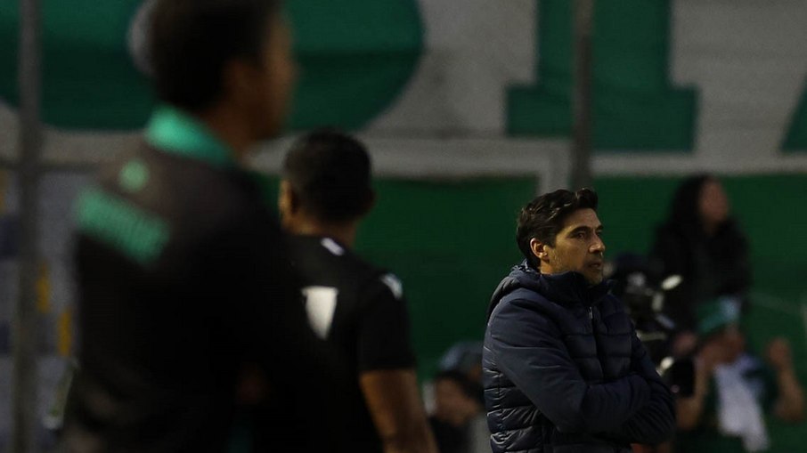 Abel Ferreira fala sobre vitória e gestão do elenco