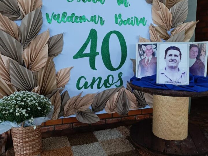 Homenagem à família Boeira pelos 40 anos da Escola Valdemar Boeira