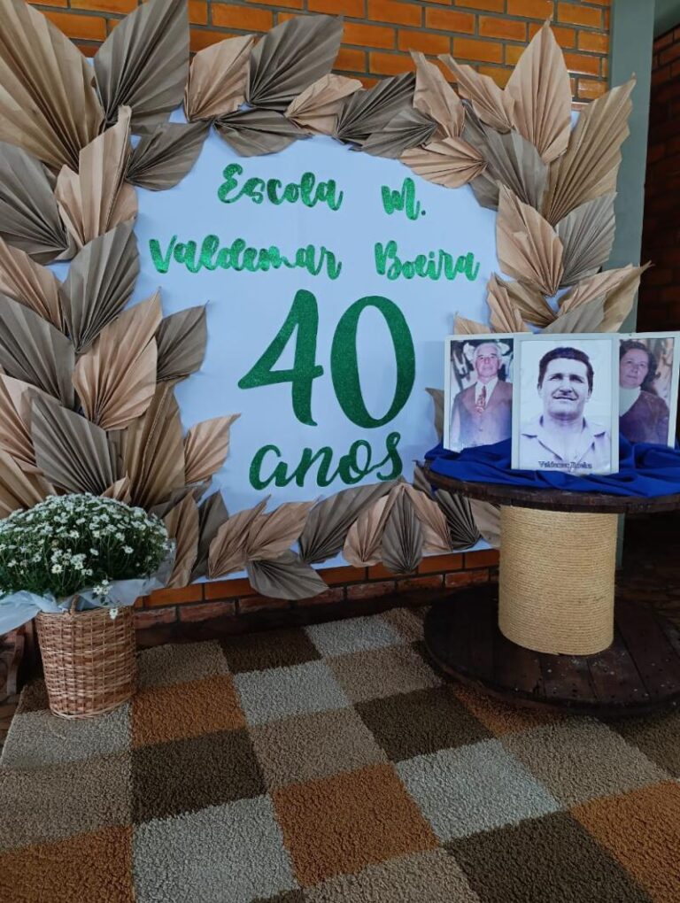Homenagem à família Boeira pelos 40 anos da Escola Valdemar Boeira