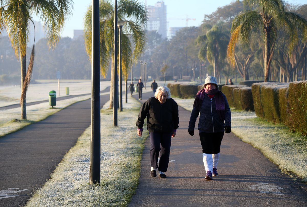 Queda de temperatura em Curitiba: frente fria traz frio intenso
