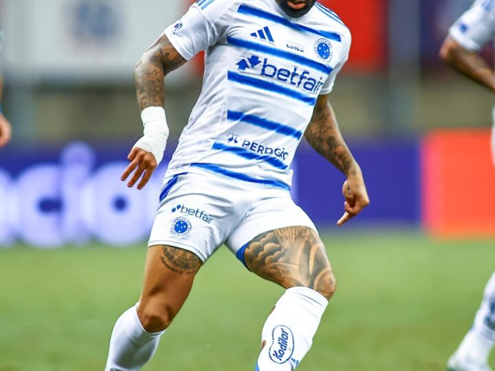 Gabigol brilha com gol decisivo e futuro incerto