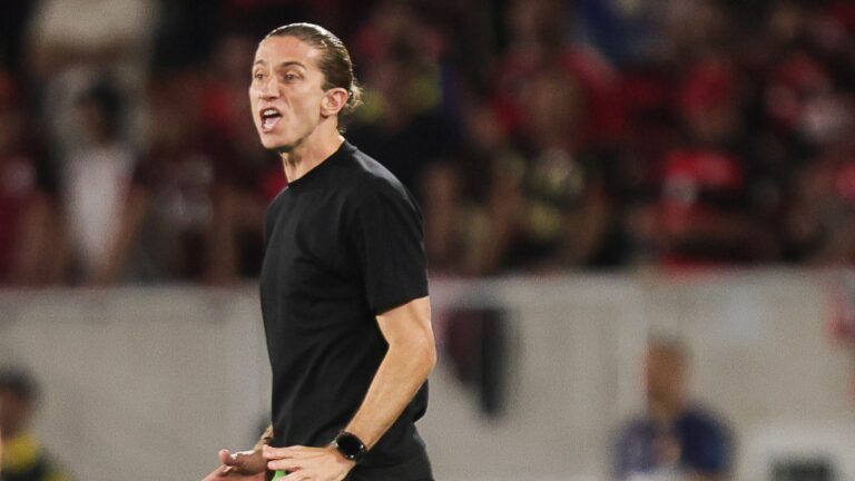 Filipe Luís critica árbitro da Libertadores por decisão polêmica