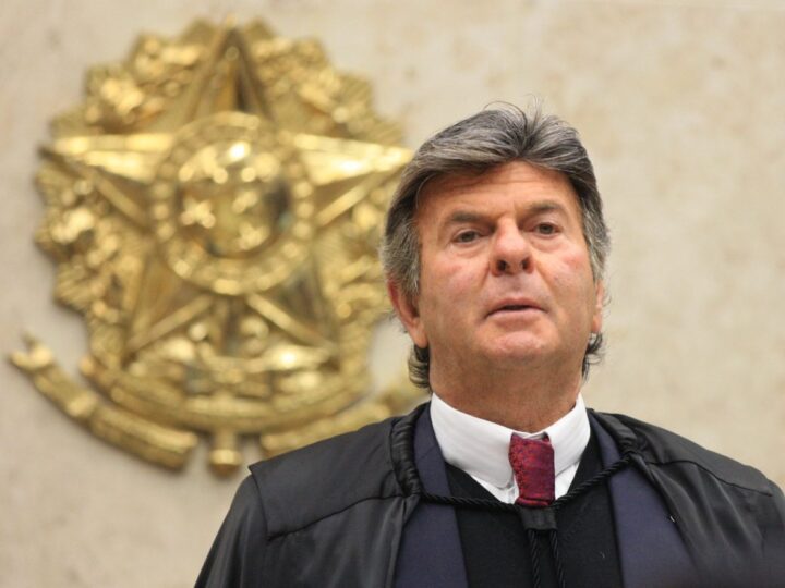 Decisão de Fux sobre processo de Bolsonaro gera repercussão