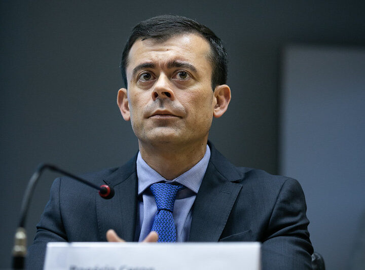 Ceron critica penalização de agências de rating