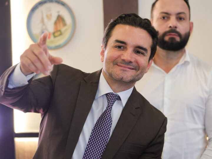 Sabino avalia deixar governo Lula por vaga no Senado em 2026