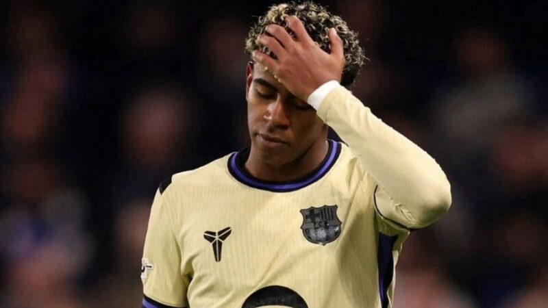Torcida do Chelsea provoca Lamine Yamal após derrota para o Barcelona