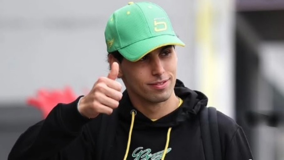 Bortoleto é recebido por passistas em Interlagos