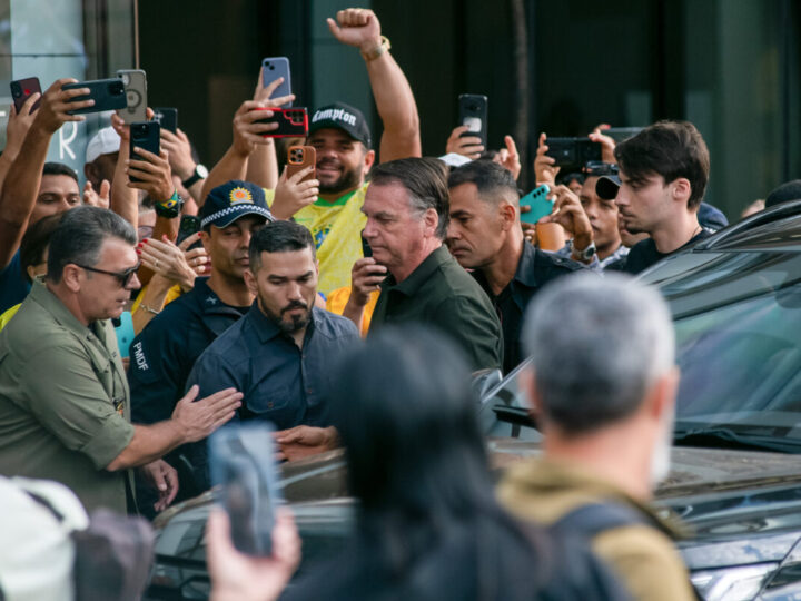 Críticas de Carlos Bolsonaro sobre escolta policial