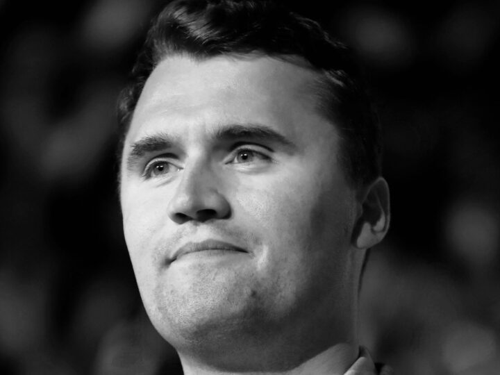 Debate sobre doutrinação nas escolas após assassinato de Charlie Kirk