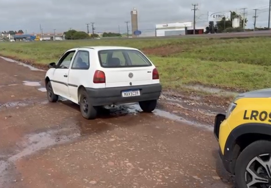Carro furtado é recuperado em Cascavel