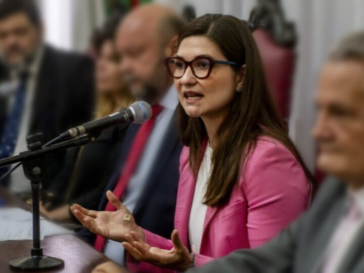Gleisi Hoffmann expressa apoio à filha de Fachin após agressão