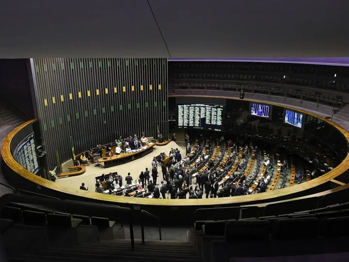 Votação da anistia: deputados que se opuseram ao projeto