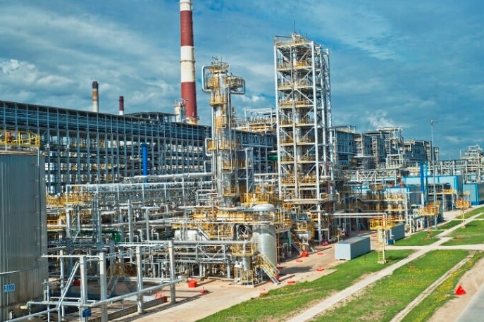 Ataque ucraniano atinge refinaria de petróleo