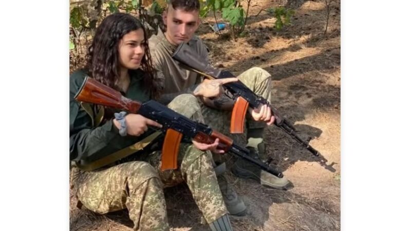 Casal paranaense se conhece na guerra da Ucrânia e retorna ao Brasil com filho