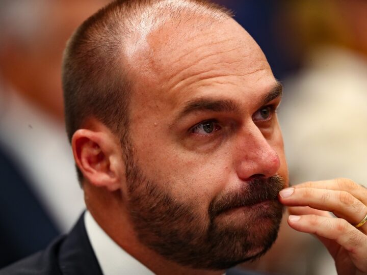 Eduardo Bolsonaro falta à votação da anistia e atribui a problemas técnicos