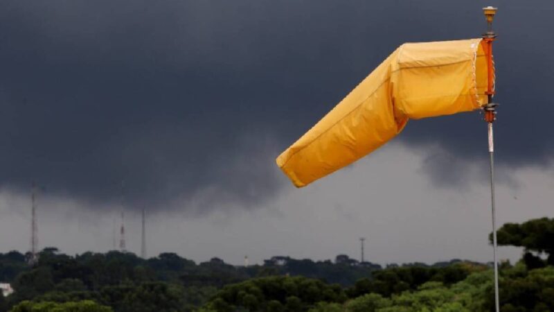 Alerta laranja de tempestade atinge mais de 380 cidades no Paraná