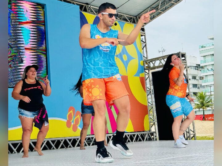 Aula gratuita de zumba na primavera da massa