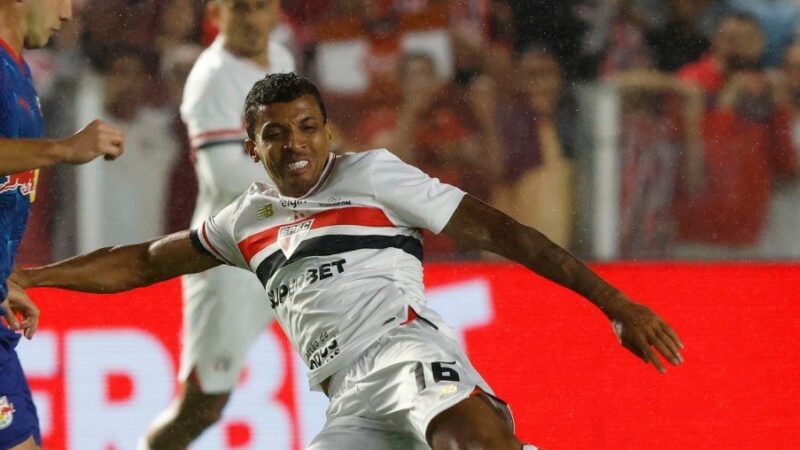 São Paulo sofre com excesso de pênaltis cometidos