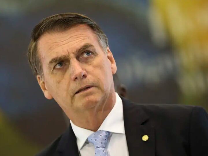 Jair Bolsonaro é internado após crise de saúde