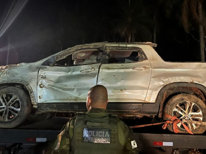 Carro enterrado revela pistas sobre desaparecimento de homens