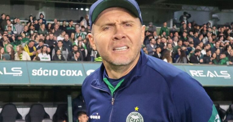 Técnico do Coritiba justifica opção por Carlos de Pena no banco
