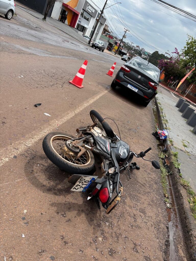 Acidente na Rua Europa deixa motociclista ferido em Cascavel