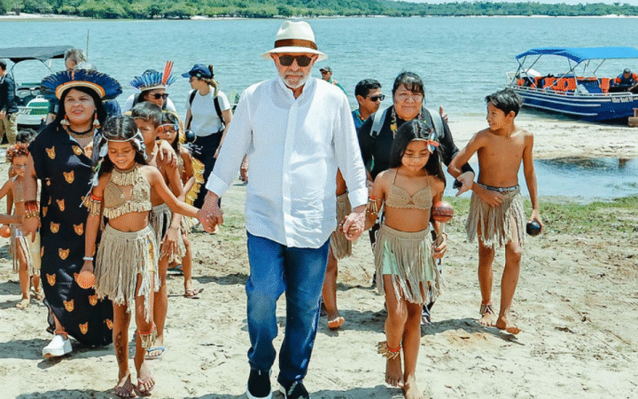 Lula garante energia para comunidade indígena durante visita ao Pará