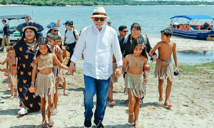 Lula garante energia para comunidade indígena durante visita ao Pará