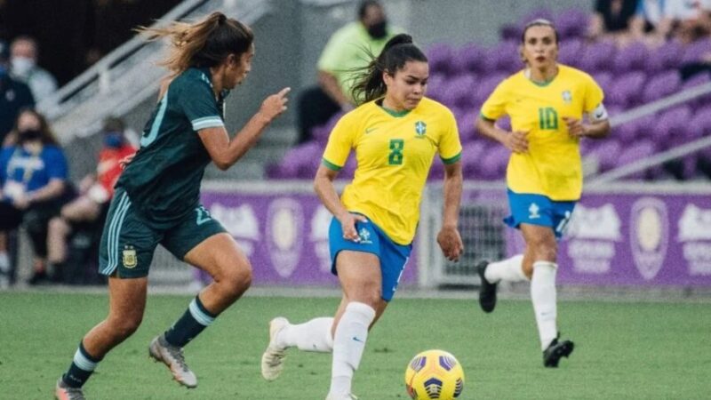 Futebol feminino em destaque: participe das lives do Campo Delas