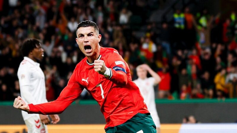 Cristiano Ronaldo celebra classificação de Portugal após vitória expressiva