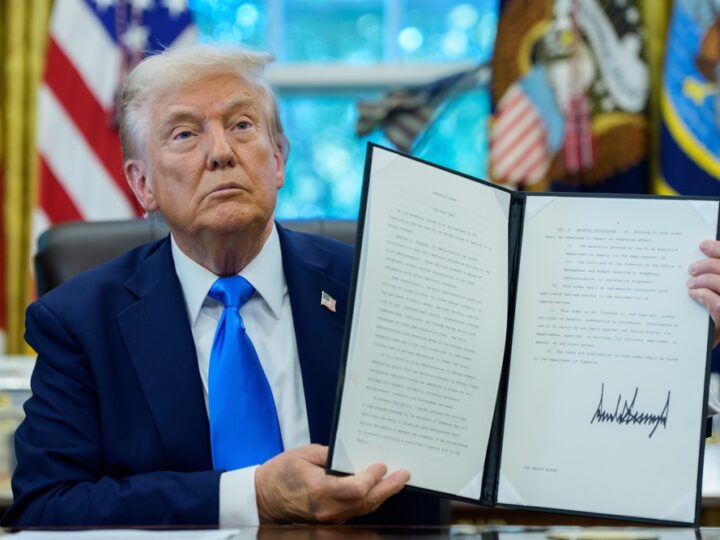 Trump apresenta Gold Card de residência a US$ 1 milhão