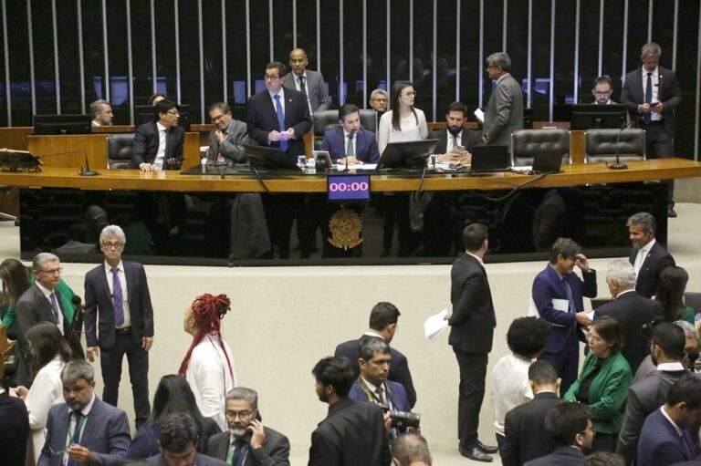 Governo busca aprovar isenção do Imposto de Renda