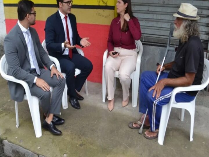 Juiz realiza audiência inusitada em calçada