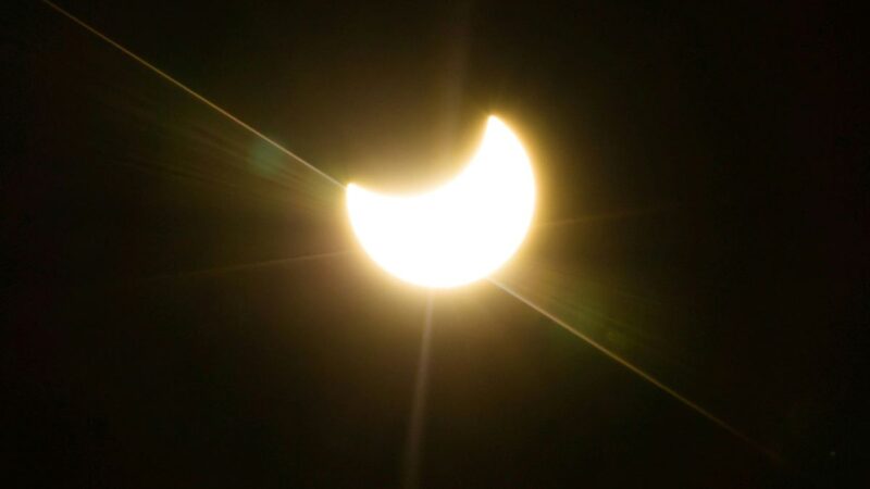 Eclipse solar parcial: estágios e visualização