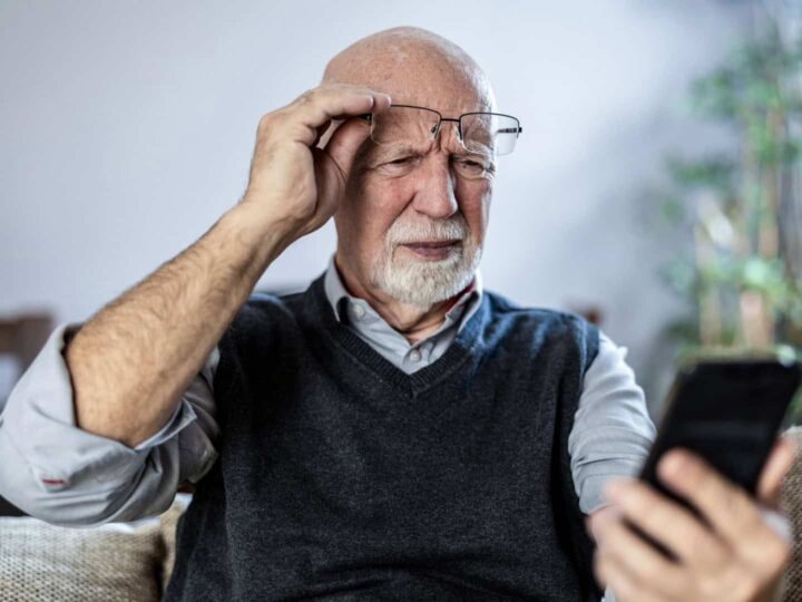 6 hábitos de pais e avós no WhatsApp que você vai reconhecer