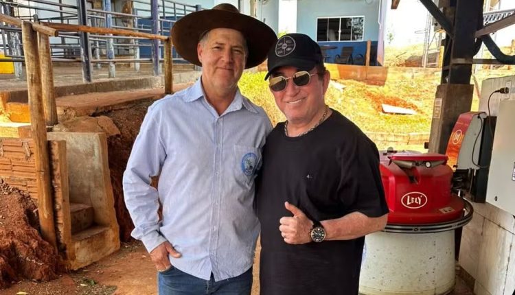 Amado Batista visita fazenda com tecnologia avançada