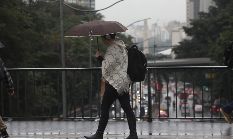 Chuva fraca e ventania marcam o sábado em SP