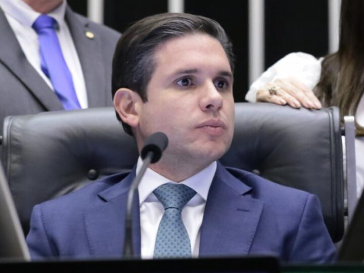 Hugo Motta atua para conter ofensivas contra o STF