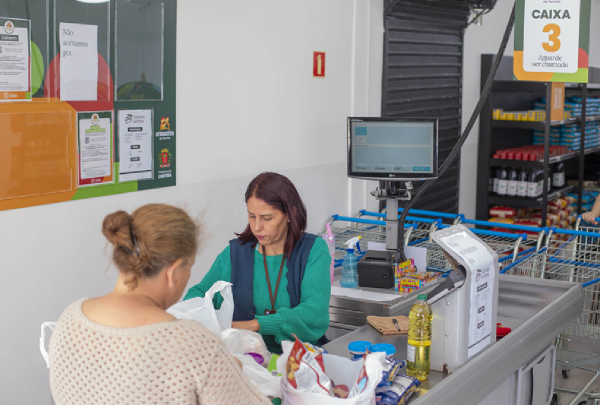 Promoção do Armazém da Família: ofertas de arroz, feijão e frango