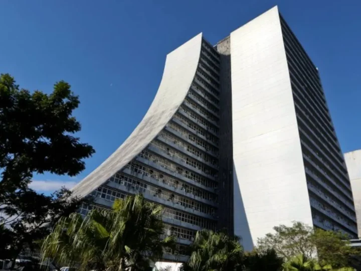 Skatista Mineirinho descerá rampa de 85 m em prédio do governo do RS