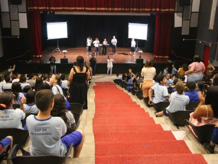 Teatro educativo da Anatel aborda privacidade e cyberbullying