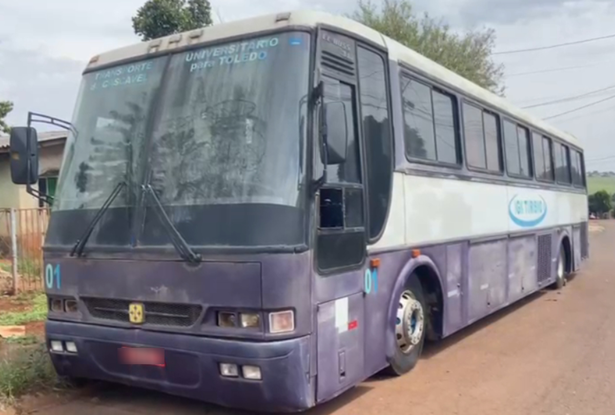 Vídeo de ônibus abandonado gera repercussão em escolas