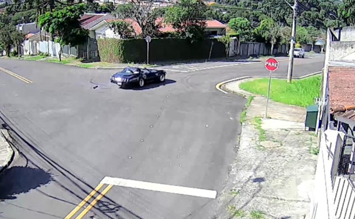Condutor de Corvette em manobras perigosas é identificado