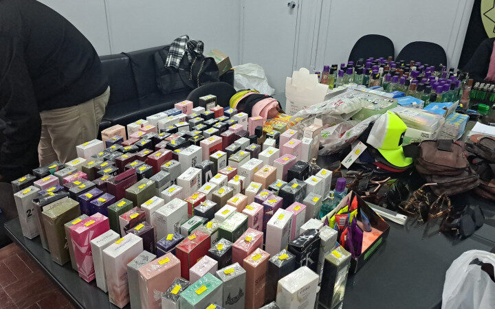 PCPR prende três pessoas e apreende diversos perfumes falsificados em Curitiba